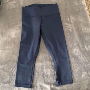 Lululemon Wunder Under crops